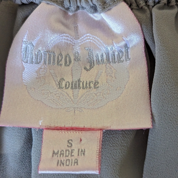Romeo Juliet Culture Raffle Blouse Sz Small Light Grey Top - Picture 10 of 10